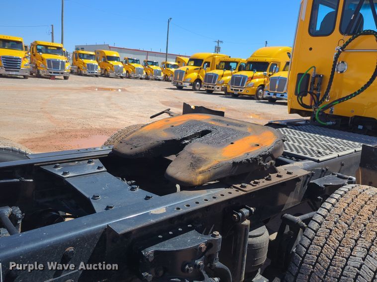 image for item NG9413 2020 Kenworth T680 semi truck