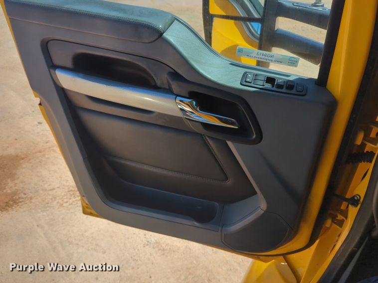 image for item NG9413 2020 Kenworth T680 semi truck