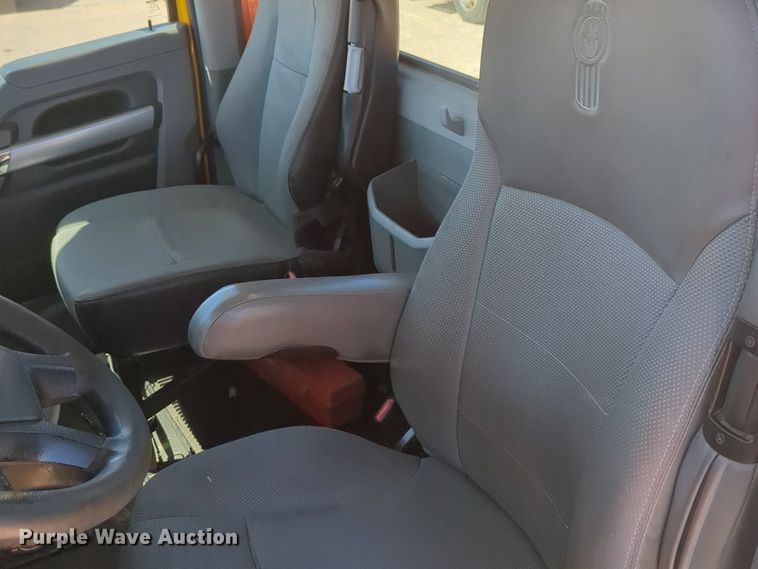 image for item NG9413 2020 Kenworth T680 semi truck