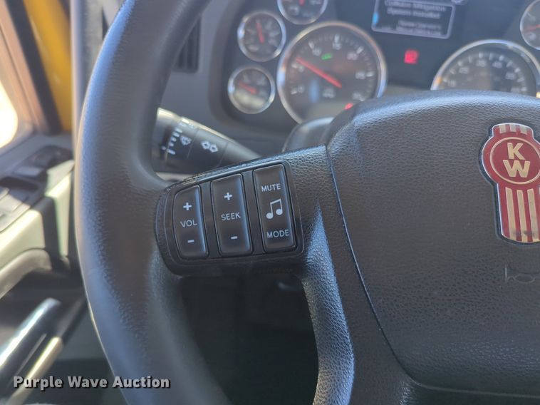 image for item NG9413 2020 Kenworth T680 semi truck