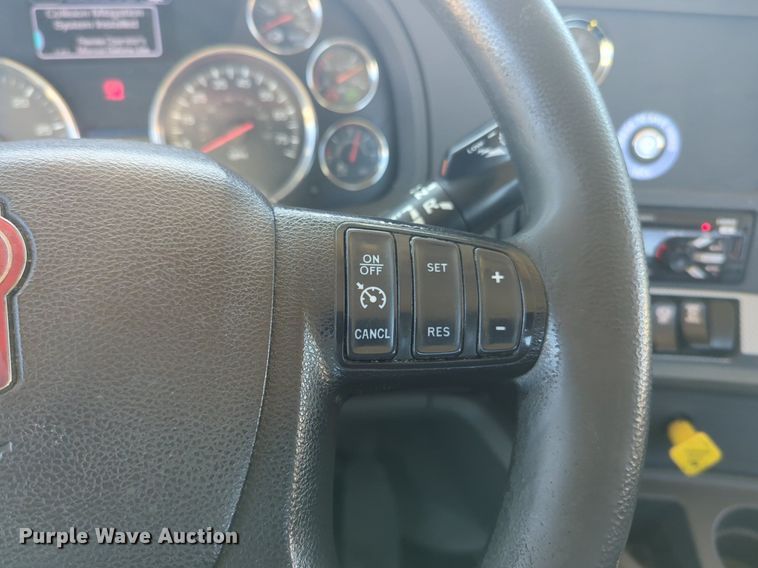 image for item NG9413 2020 Kenworth T680 semi truck