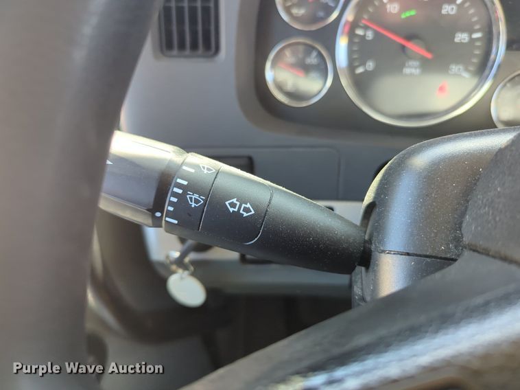 image for item NG9413 2020 Kenworth T680 semi truck