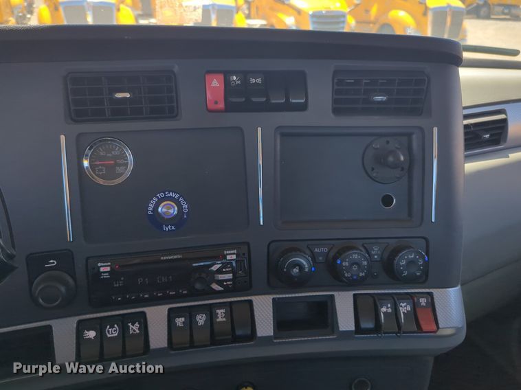 image for item NG9413 2020 Kenworth T680 semi truck