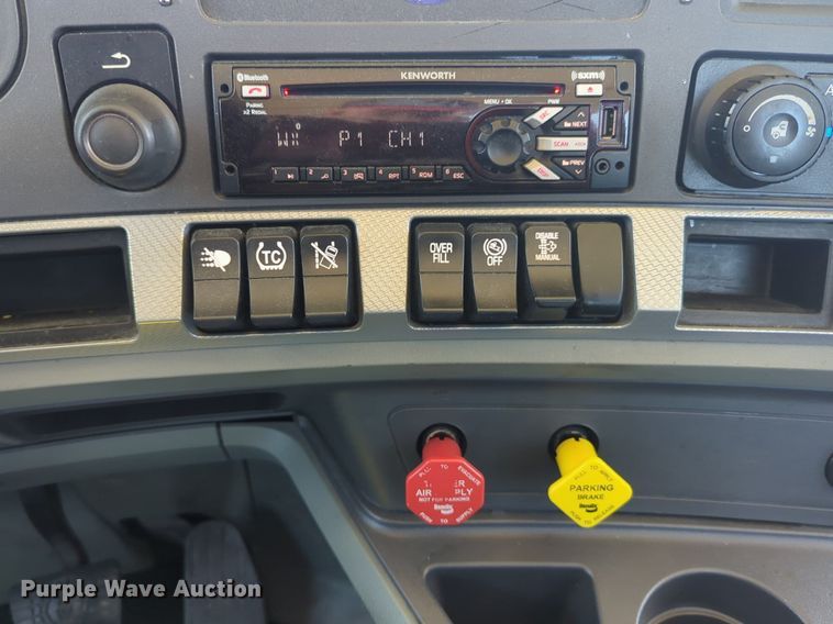 image for item NG9413 2020 Kenworth T680 semi truck