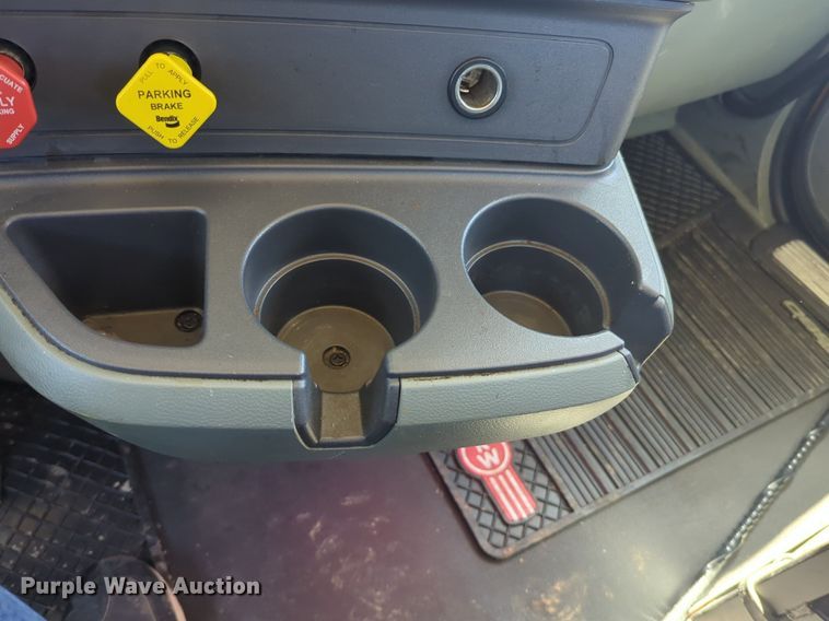 image for item NG9413 2020 Kenworth T680 semi truck