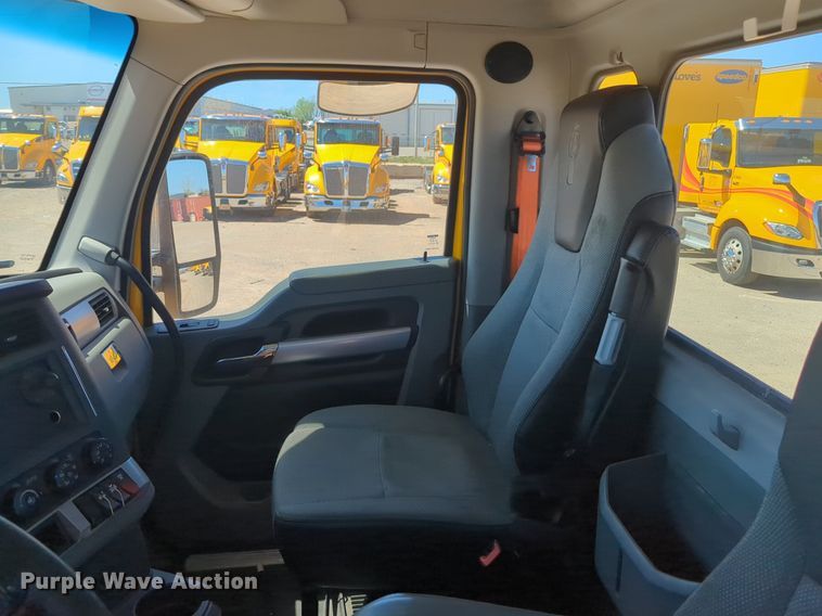 image for item NG9413 2020 Kenworth T680 semi truck