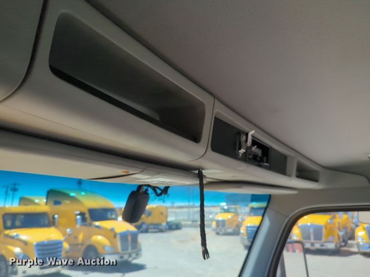 image for item NG9413 2020 Kenworth T680 semi truck