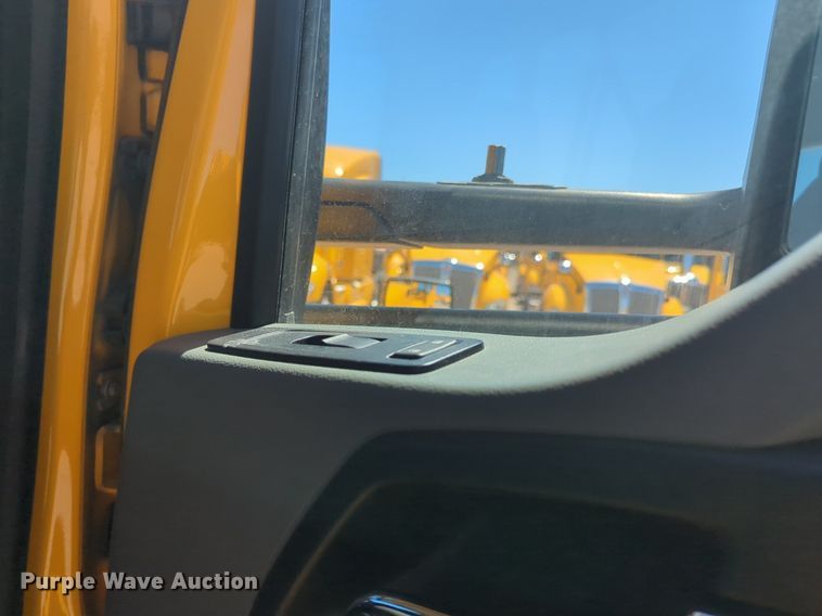 image for item NG9413 2020 Kenworth T680 semi truck