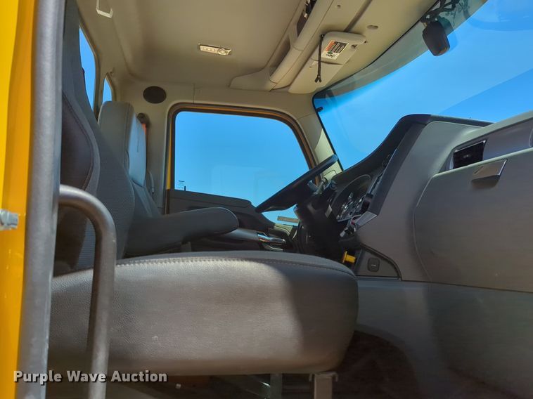 image for item NG9413 2020 Kenworth T680 semi truck