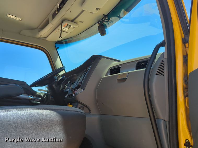 image for item NG9413 2020 Kenworth T680 semi truck