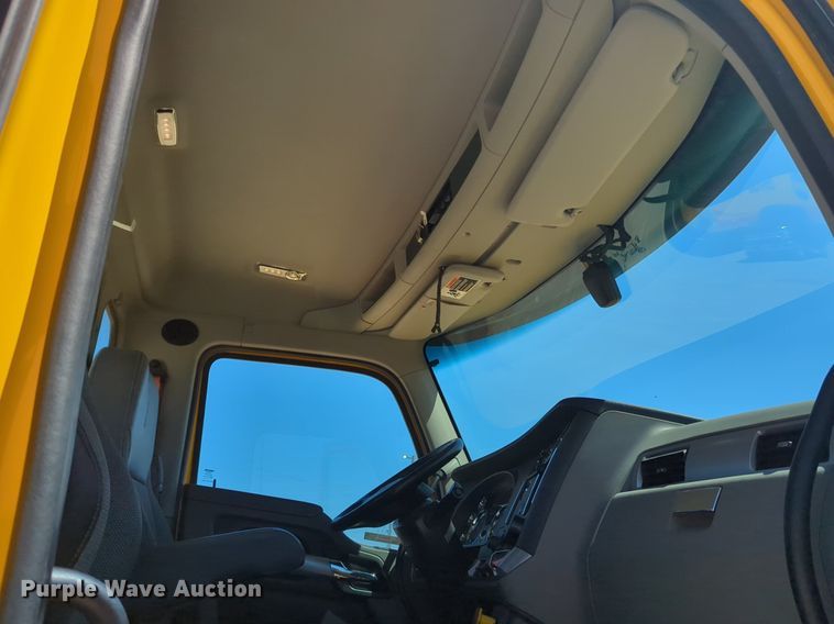 image for item NG9413 2020 Kenworth T680 semi truck