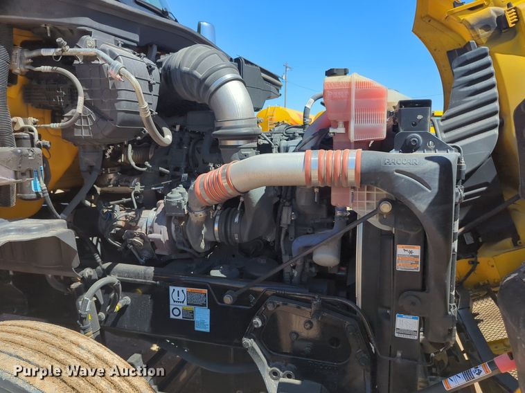 image for item NG9413 2020 Kenworth T680 semi truck