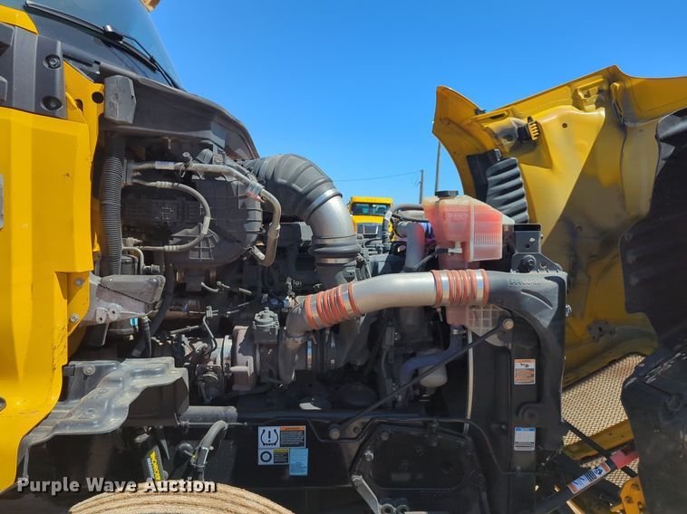 image for item NG9413 2020 Kenworth T680 semi truck