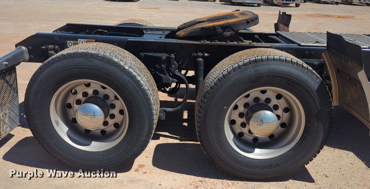 image for item NG9413 2020 Kenworth T680 semi truck