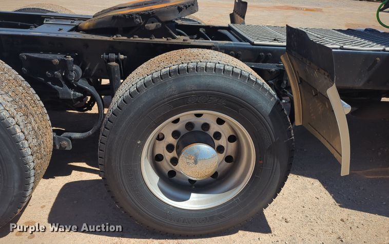 image for item NG9413 2020 Kenworth T680 semi truck