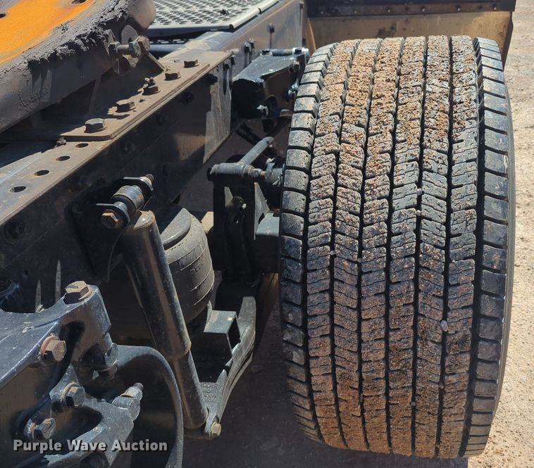 image for item NG9413 2020 Kenworth T680 semi truck