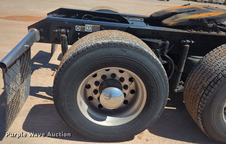 image for item NG9413 2020 Kenworth T680 semi truck