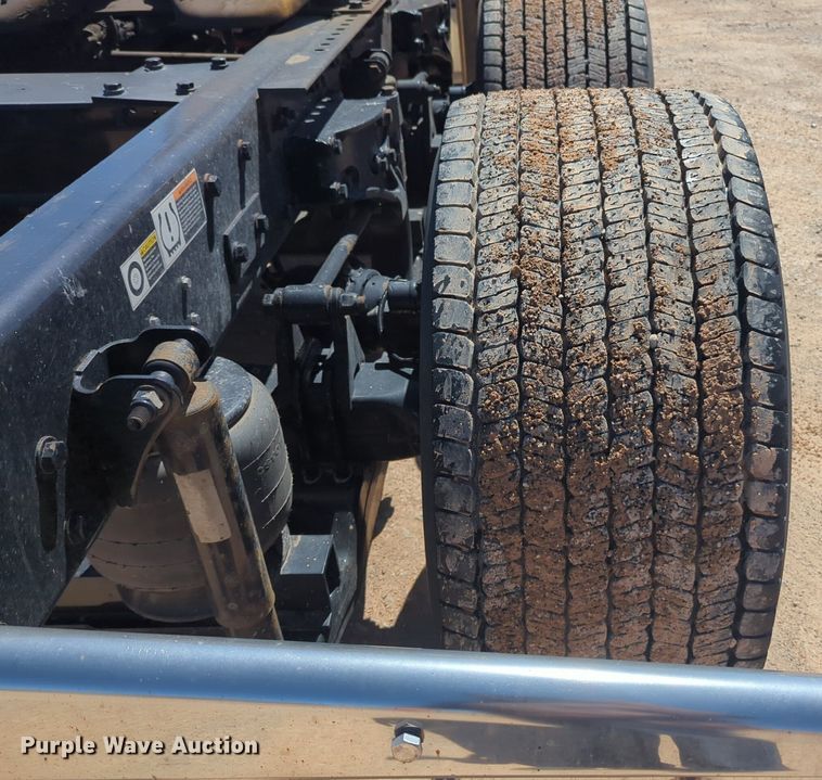 image for item NG9413 2020 Kenworth T680 semi truck