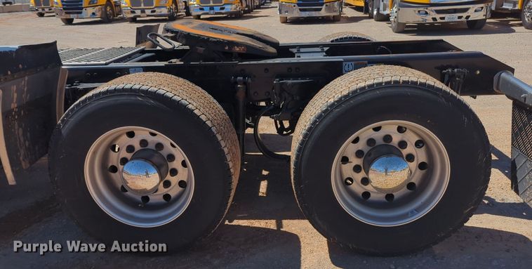 image for item NG9413 2020 Kenworth T680 semi truck