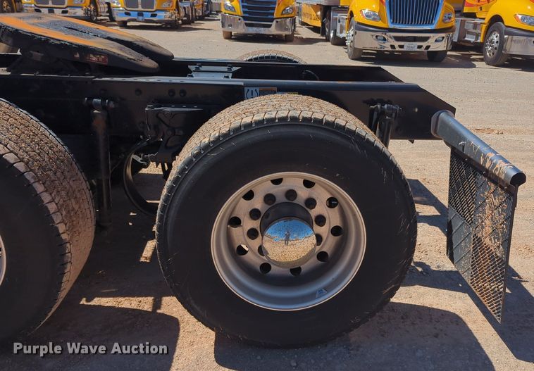 image for item NG9413 2020 Kenworth T680 semi truck