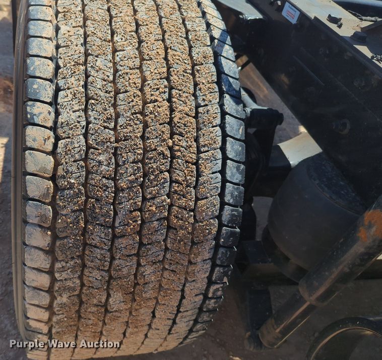 image for item NG9413 2020 Kenworth T680 semi truck