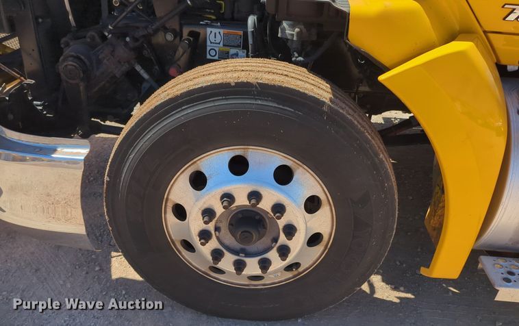 image for item NG9413 2020 Kenworth T680 semi truck