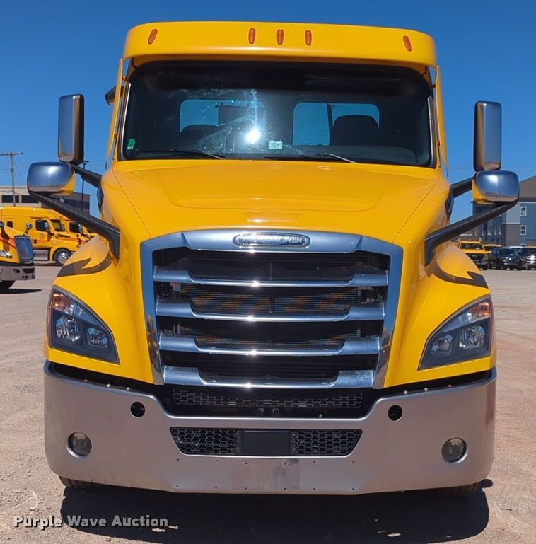 image for item NG9414 2021 Freightliner Cascadia 126 semi truck