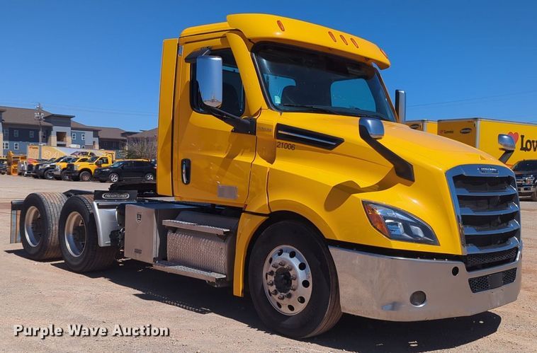 image for item NG9414 2021 Freightliner Cascadia 126 semi truck