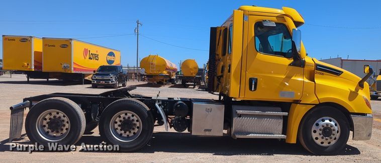 image for item NG9414 2021 Freightliner Cascadia 126 semi truck