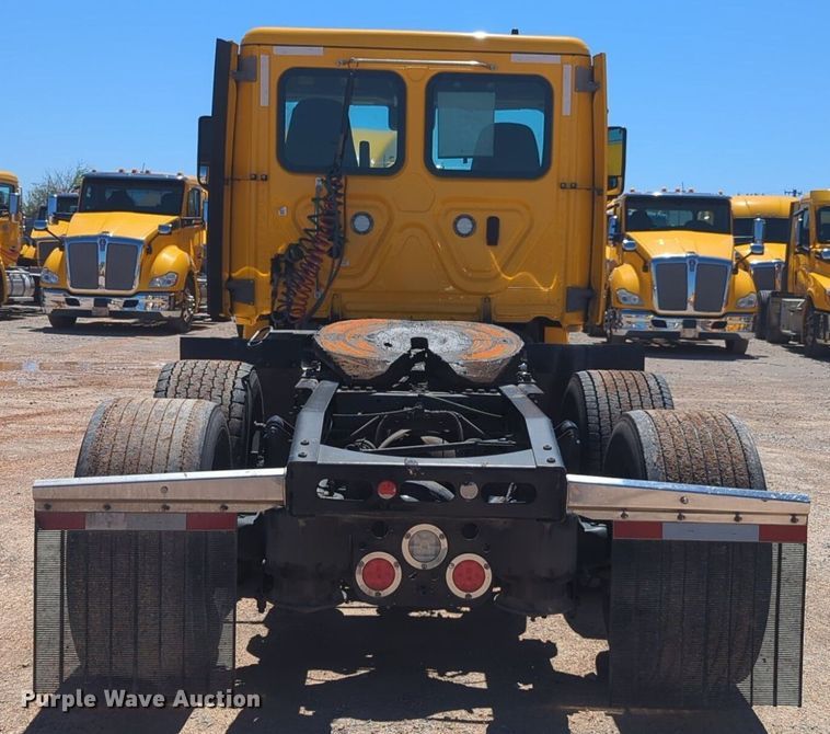 image for item NG9414 2021 Freightliner Cascadia 126 semi truck