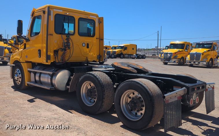 image for item NG9414 2021 Freightliner Cascadia 126 semi truck