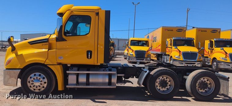 image for item NG9414 2021 Freightliner Cascadia 126 semi truck