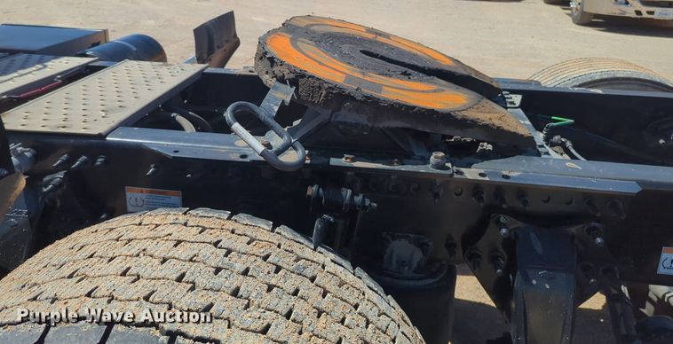 image for item NG9414 2021 Freightliner Cascadia 126 semi truck