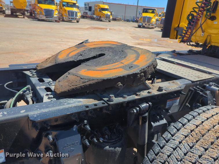 image for item NG9414 2021 Freightliner Cascadia 126 semi truck