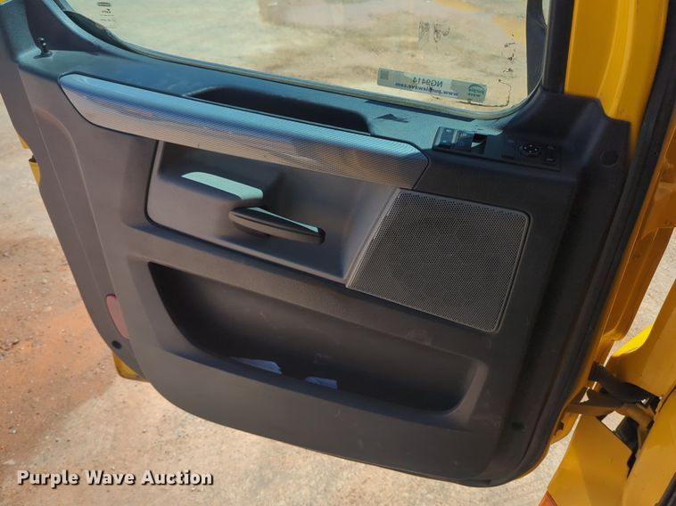 image for item NG9414 2021 Freightliner Cascadia 126 semi truck