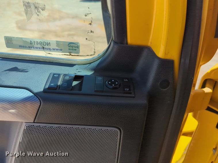 image for item NG9414 2021 Freightliner Cascadia 126 semi truck