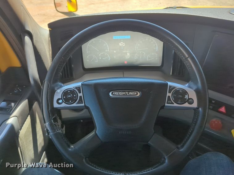 image for item NG9414 2021 Freightliner Cascadia 126 semi truck