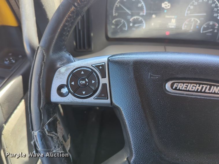 image for item NG9414 2021 Freightliner Cascadia 126 semi truck