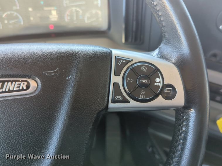 image for item NG9414 2021 Freightliner Cascadia 126 semi truck