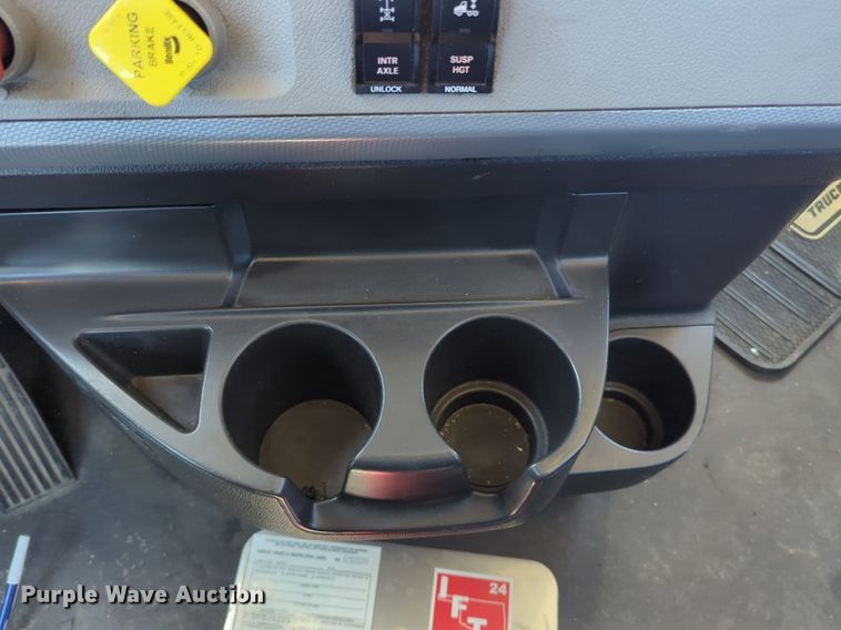 image for item NG9414 2021 Freightliner Cascadia 126 semi truck