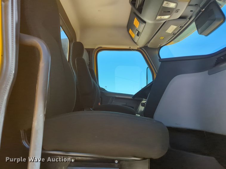 image for item NG9414 2021 Freightliner Cascadia 126 semi truck