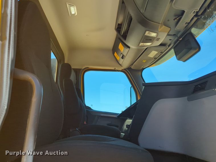 image for item NG9414 2021 Freightliner Cascadia 126 semi truck