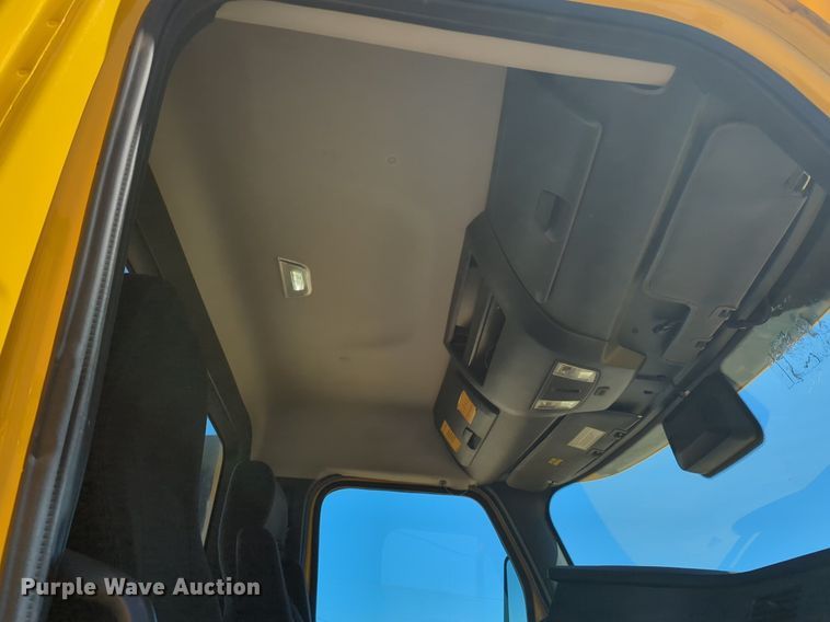 image for item NG9414 2021 Freightliner Cascadia 126 semi truck