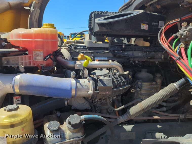 image for item NG9414 2021 Freightliner Cascadia 126 semi truck