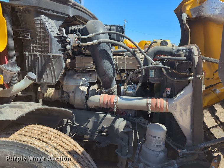 image for item NG9414 2021 Freightliner Cascadia 126 semi truck