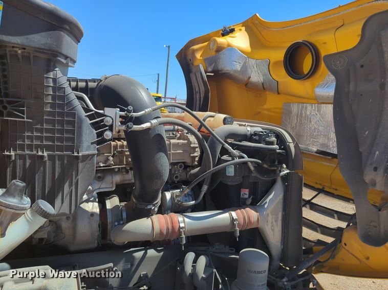 image for item NG9414 2021 Freightliner Cascadia 126 semi truck