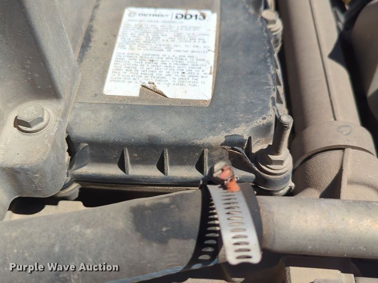 image for item NG9414 2021 Freightliner Cascadia 126 semi truck