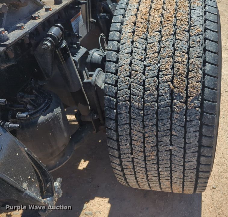 image for item NG9414 2021 Freightliner Cascadia 126 semi truck