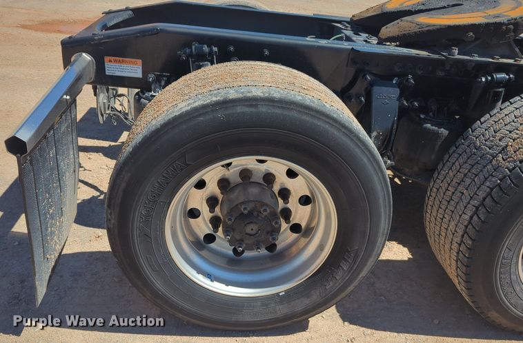 image for item NG9414 2021 Freightliner Cascadia 126 semi truck