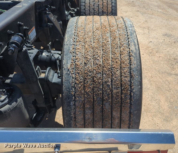 image for item NG9414 2021 Freightliner Cascadia 126 semi truck